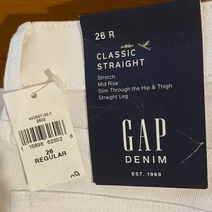 Gap Classic Straight Mid Rise  White Jeans Size 26 Regular (NWT)